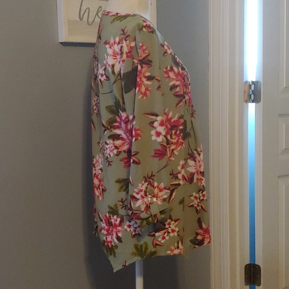 Blouse - Picture 2 of 3